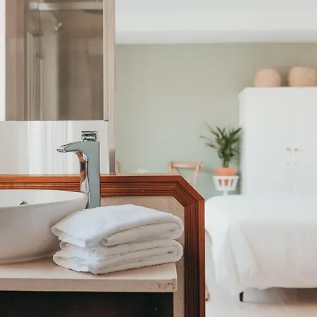 فندق مبيت وإفطار Joy House 4*