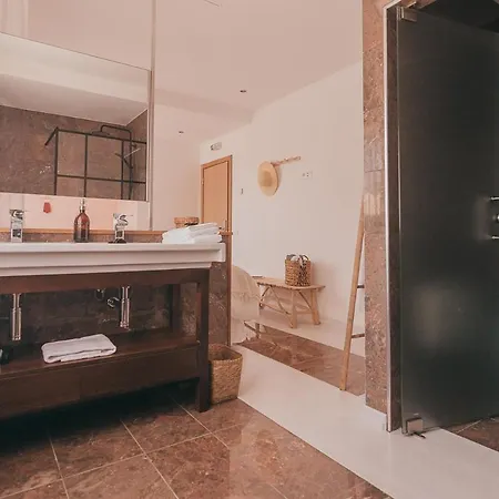 فندق مبيت وإفطار Joy House 4*