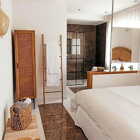 Joy House Nocleg ze śniadaniem 4*