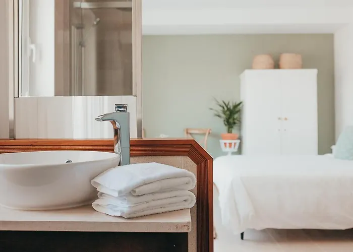 Bed and Breakfast Joy House 4*