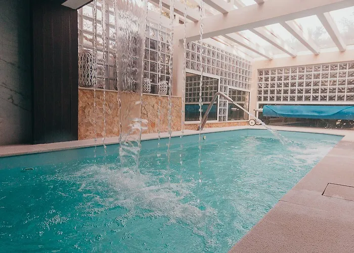 Joy House Bed and Breakfast 4*